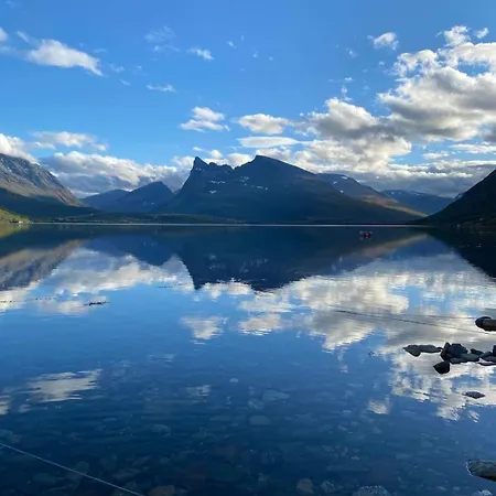 Beautiful With Sea View, Between Lyngen And Tamok 아파트 *