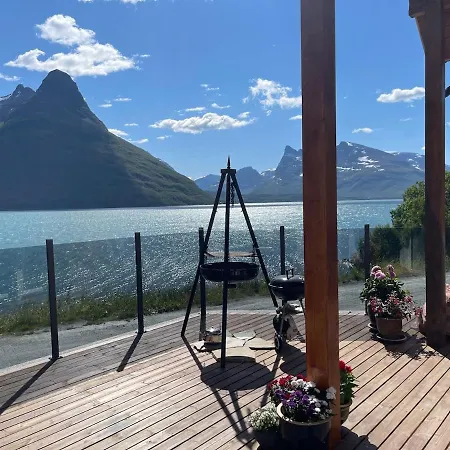 Beautiful With Sea View, Between Lyngen And Tamok 아파트 *