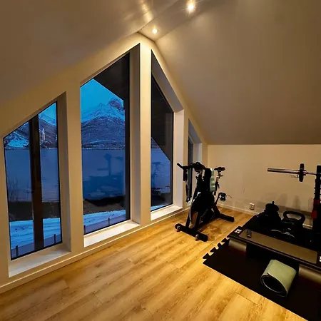 아파트 Beautiful With Sea View, Between Lyngen And Tamok *