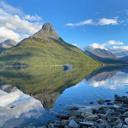 Beautiful With Sea View, Between Lyngen And Tamok 아파트 Indre Berg (Storfjord)